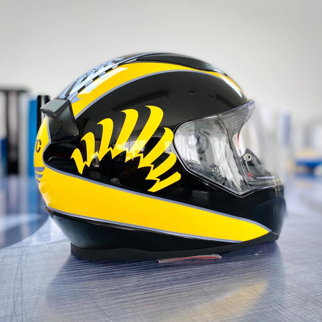OAMTC_Helm_safety_first_side